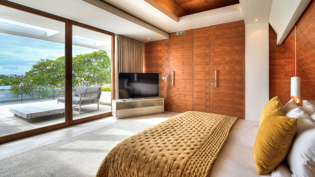 The Iman Villa - Opulent upstairs master bedroom